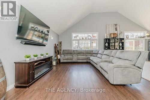 148 Mcnichol Drive, Cambridge, ON - Indoor Photo Showing Living Room