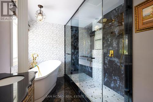 28 Stonegate Drive, Hamilton, ON - Indoor Photo Showing Bathroom
