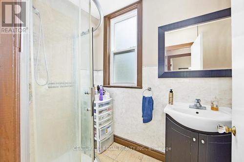 141 Perry Street, Whitby, ON - Indoor Photo Showing Bathroom