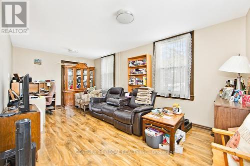 141 Perry Street, Whitby, ON - Indoor Photo Showing Living Room