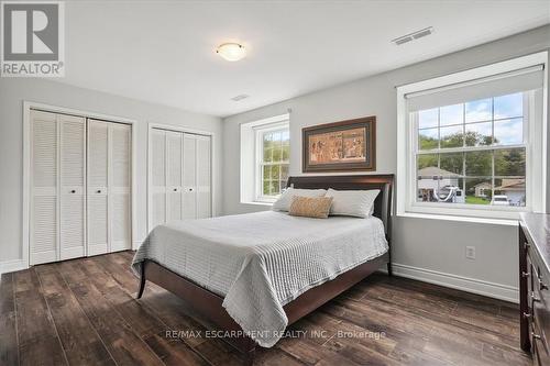 25 Orchard Parkway, Grimsby, ON - Indoor Photo Showing Bedroom