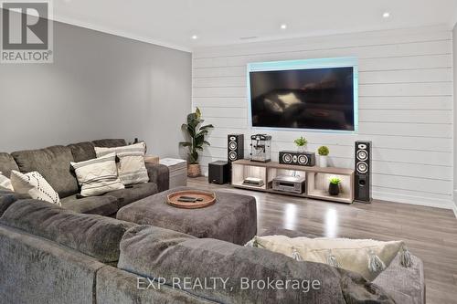 248 Edith Drive, Innisfil, ON - Indoor Photo Showing Living Room