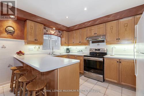 2 Sail Crescent, Vaughan, ON - Indoor Photo Showing Kitchen With Double Sink