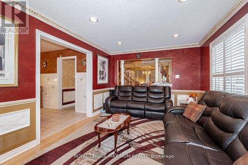 2 Sail Crescent, Vaughan, ON - Indoor Photo Showing Living Room