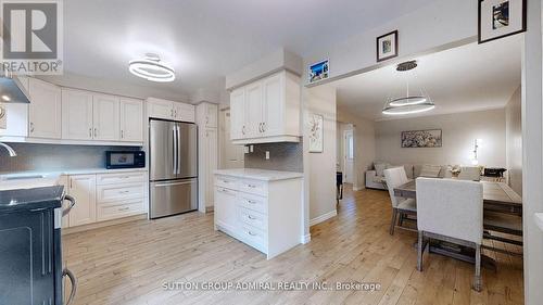 6 Rejane Crescent, Vaughan, ON - Indoor Photo Showing Kitchen