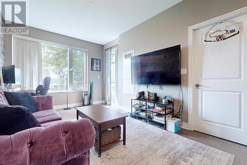 106 - 325 South Park Road, Markham, ON - Indoor Photo Showing Living Room