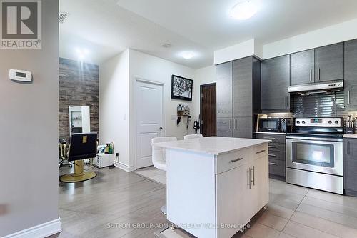 106 - 325 South Park Road, Markham, ON - Indoor Photo Showing Kitchen