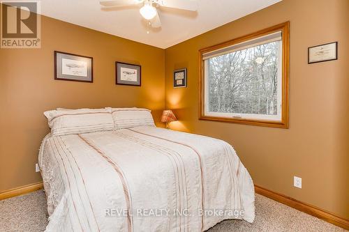 8 Willow Drive, Tiny, ON - Indoor Photo Showing Bedroom