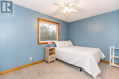 8 Willow Drive, Tiny, ON - Indoor Photo Showing Bedroom