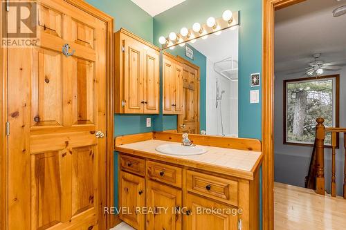 8 Willow Drive, Tiny, ON - Indoor Photo Showing Bathroom