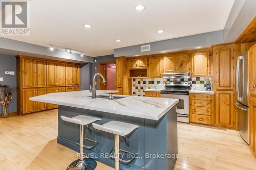 8 Willow Drive, Tiny, ON - Indoor Photo Showing Kitchen