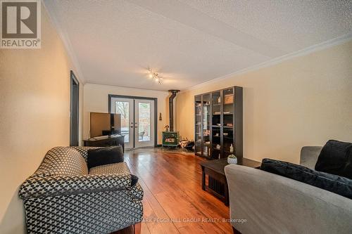 18 Florence Park Road, Barrie, ON - Indoor Photo Showing Living Room