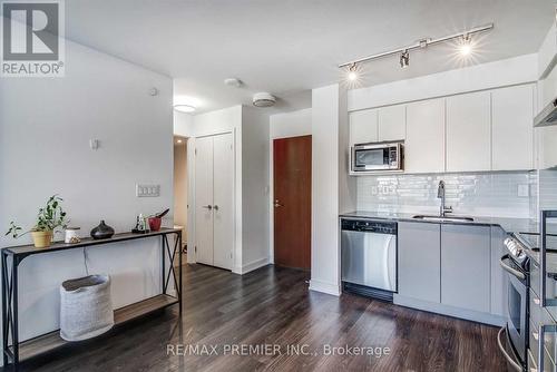 922 - 160 Flemington Road, Toronto, ON - Indoor Photo Showing Kitchen With Stainless Steel Kitchen