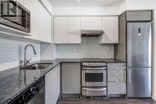 922 - 160 Flemington Road, Toronto, ON - Indoor Photo Showing Kitchen With Stainless Steel Kitchen With Upgraded Kitchen