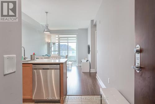 317 - 2470 Prince Michael Drive, Oakville, ON - Indoor Photo Showing Kitchen