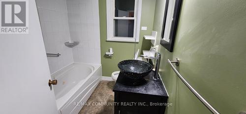 1204 Whittington Road, Mississauga, ON - Indoor Photo Showing Bathroom