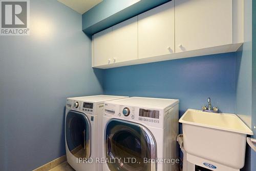 70 Lobo Mews, Toronto, ON - Indoor Photo Showing Laundry Room
