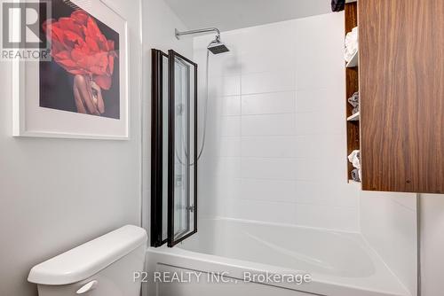 309C - 5260 Dundas Street, Burlington, ON - Indoor Photo Showing Bathroom