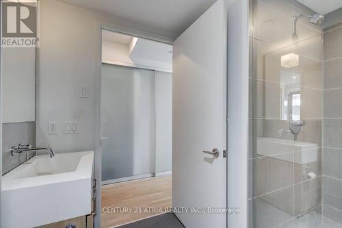 604 - 560 King Street W, Toronto, ON - Indoor Photo Showing Bathroom