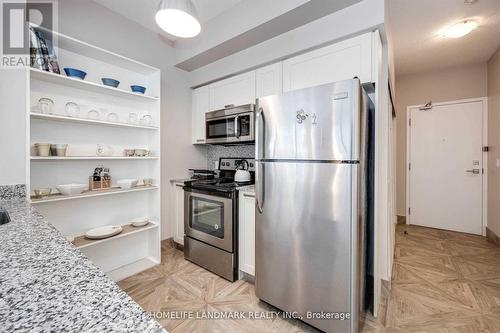 403 - 832 Bay Street, Toronto, ON - Indoor Photo Showing Kitchen