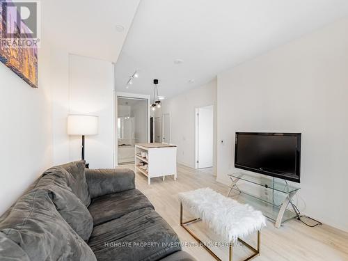N437 - 7 Golden Lion Heights, Toronto, ON - Indoor Photo Showing Living Room