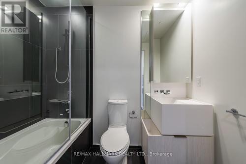 905 - 1 Bloor Street E, Toronto, ON - Indoor Photo Showing Bathroom