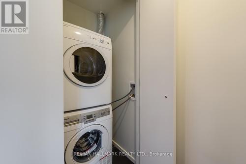 905 - 1 Bloor Street E, Toronto, ON - Indoor Photo Showing Laundry Room