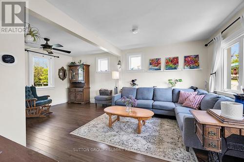12 Broadview Avenue, Cambridge, ON - Indoor Photo Showing Living Room