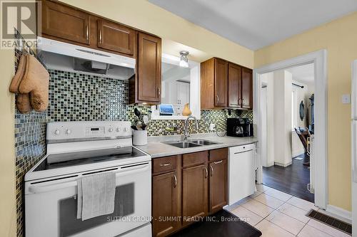 12 Broadview Avenue, Cambridge, ON - Indoor Photo Showing Kitchen With Double Sink