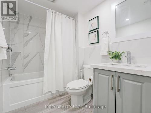 327 Coronation Drive, Toronto, ON - Indoor Photo Showing Bathroom
