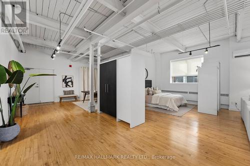 204 - 326 Carlaw Avenue, Toronto, ON - Indoor Photo Showing Garage