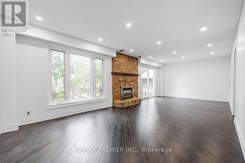 118 Crawforth Street, Whitby, ON - Indoor Photo Showing Living Room With Fireplace