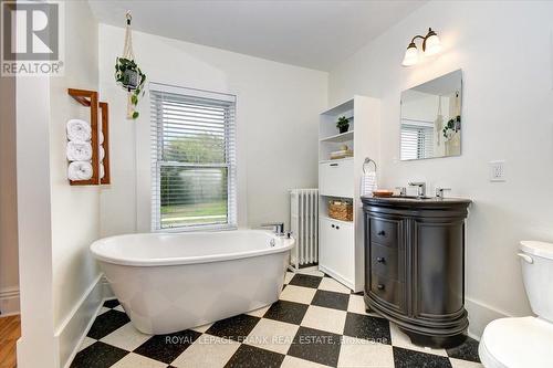 136 Lock Street, Peterborough, ON - Indoor Photo Showing Bathroom