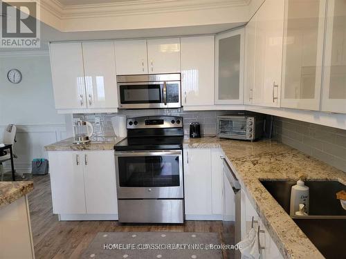 609 - 20 Harding Boulevard, Richmond Hill, ON - Indoor Photo Showing Kitchen With Stainless Steel Kitchen