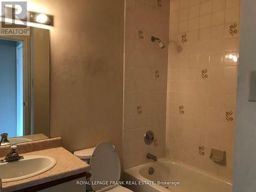 303 - 552 Dundas Street E, Whitby, ON - Indoor Photo Showing Bathroom