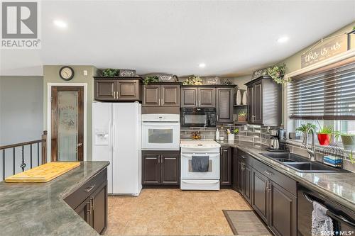 Twin Lakes Acreage, Battle River Rm No. 438, SK - Indoor Photo Showing Kitchen With Double Sink