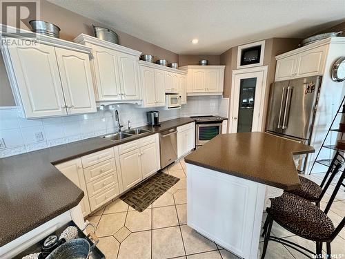 41 Willow Crescent, Yorkton, SK - Indoor Photo Showing Kitchen With Stainless Steel Kitchen With Double Sink