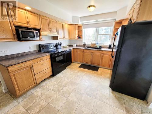 409 Smith St, Iroquois Falls, ON - Indoor Photo Showing Kitchen