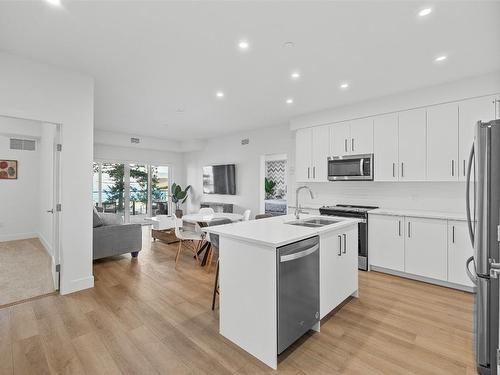 206-3434 Mckinley Beach Drive, Kelowna, BC - Indoor Photo Showing Kitchen With Upgraded Kitchen