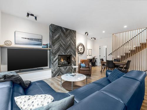 2-1053 Martin Avenue, Kelowna, BC - Indoor Photo Showing Living Room With Fireplace