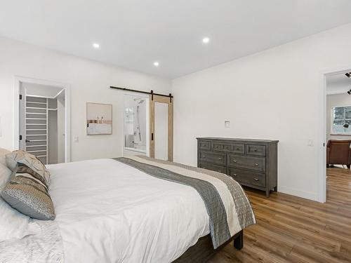 2-1053 Martin Avenue, Kelowna, BC - Indoor Photo Showing Bedroom