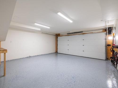 2-1053 Martin Avenue, Kelowna, BC - Indoor Photo Showing Garage