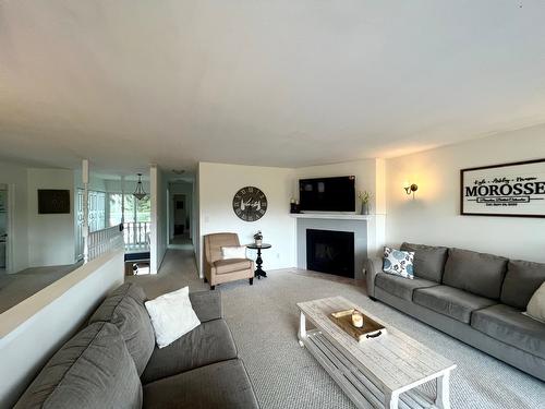 244 The Ridgeway, Princeton, BC - Indoor Photo Showing Living Room