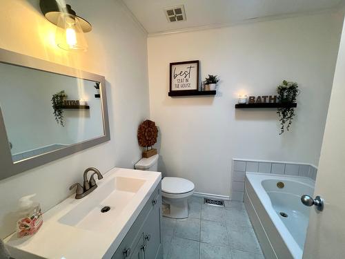 244 The Ridgeway, Princeton, BC - Indoor Photo Showing Bathroom