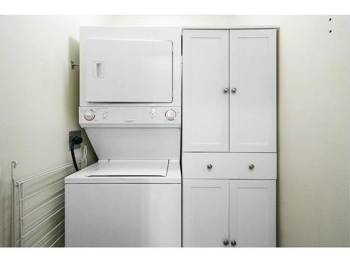 242-715 Leathead Road, Kelowna, BC - Indoor Photo Showing Laundry Room