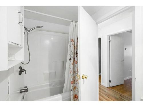 242-715 Leathead Road, Kelowna, BC - Indoor Photo Showing Bathroom