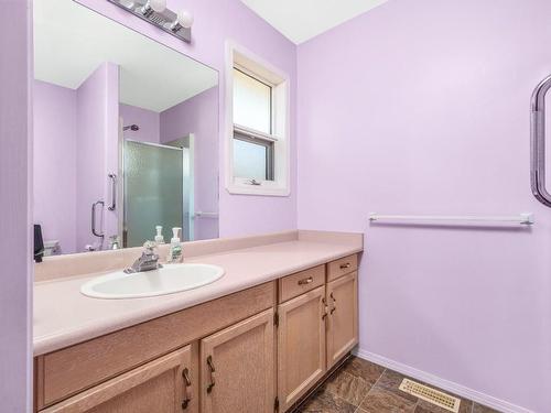 13-124 Sarsons Road, Vernon, BC - Indoor Photo Showing Bathroom