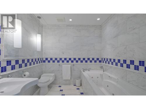 3301 Skaha Lake Road Unit# 805, Penticton, BC - Indoor Photo Showing Bathroom