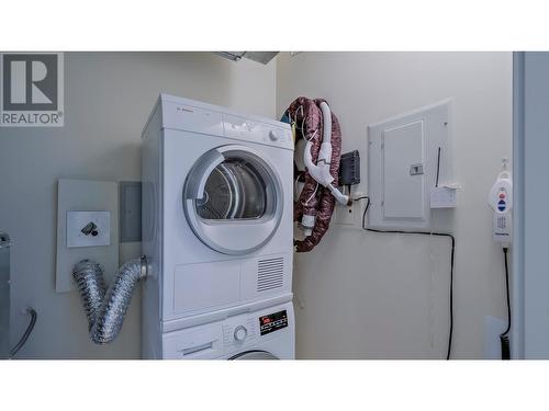 3301 Skaha Lake Road Unit# 805, Penticton, BC - Indoor Photo Showing Laundry Room