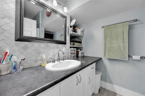 12 Broadview Avenue, Cambridge, ON - Indoor Photo Showing Bathroom